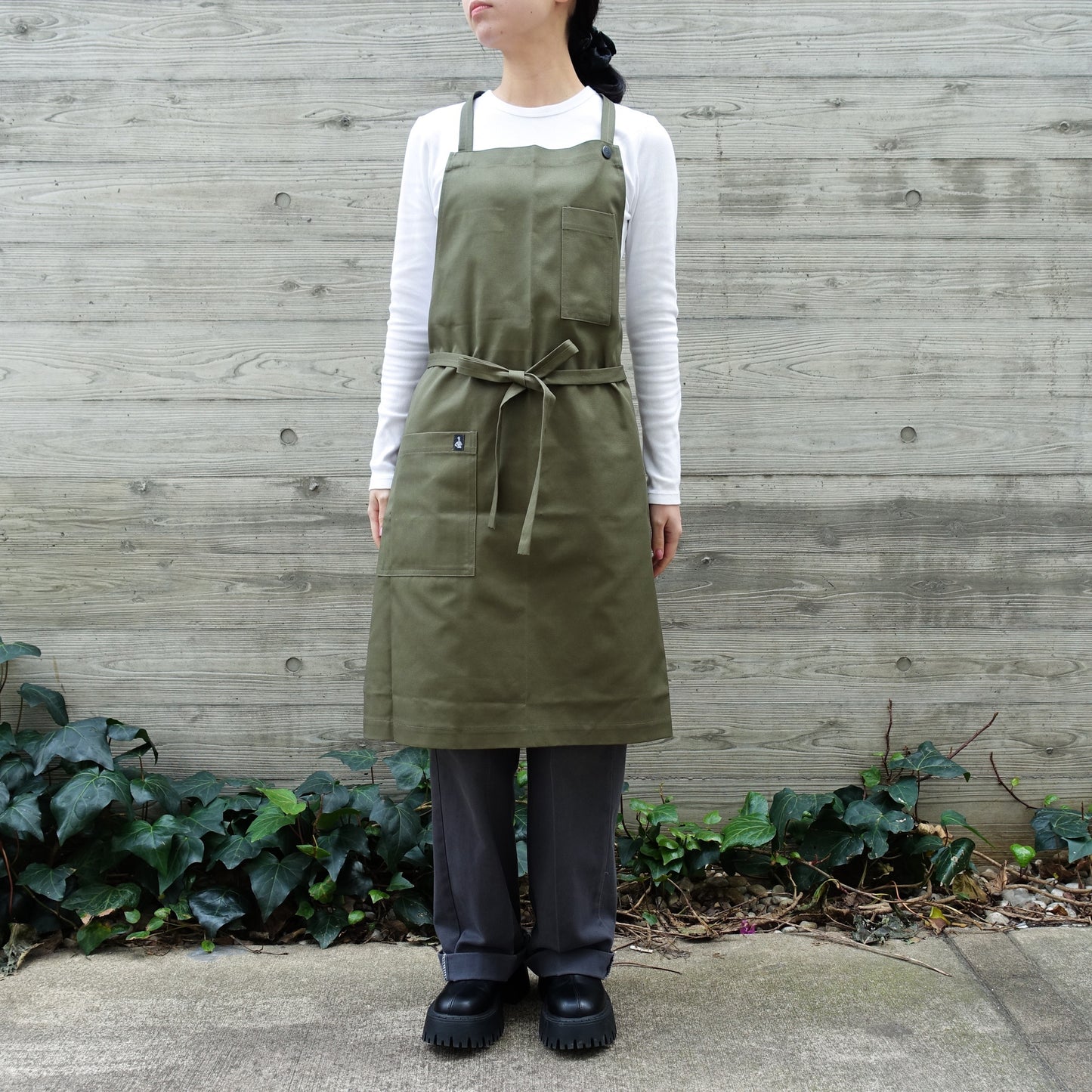 El transwaal／エル・トランスバル エプロン プレーン Short【オリーブ】