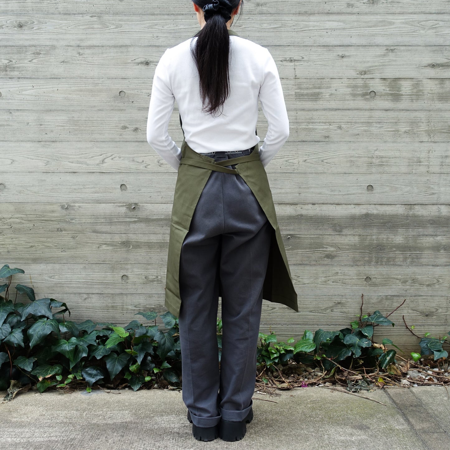 El transwaal／エル・トランスバル エプロン プレーン Short【オリーブ】