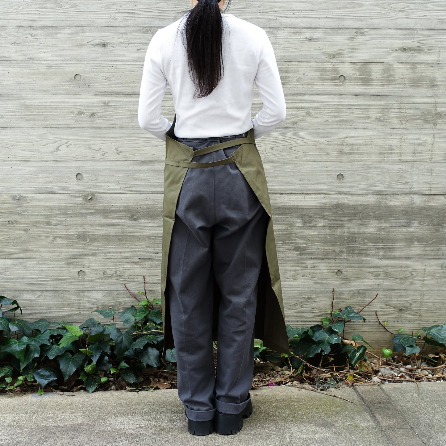 El transwaal／エル・トランスバル エプロン プレーン Long 【オリーブ】