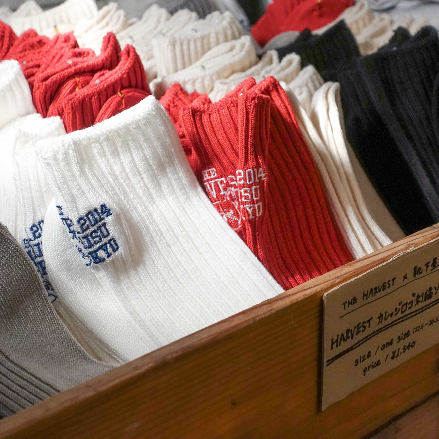 【再販・数量限定】靴下屋 | Tabio × HARVEST カレッジソックス